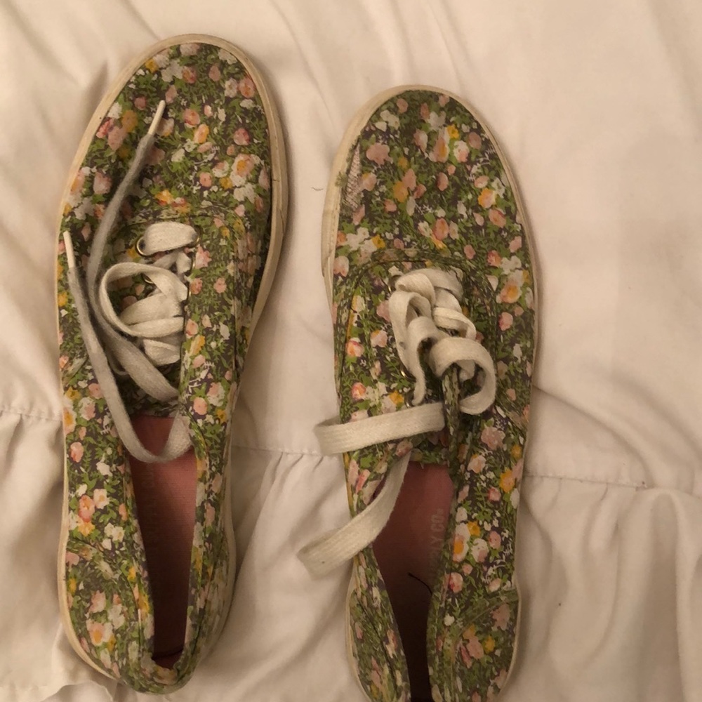 Flowers Sneakers size 5/6
